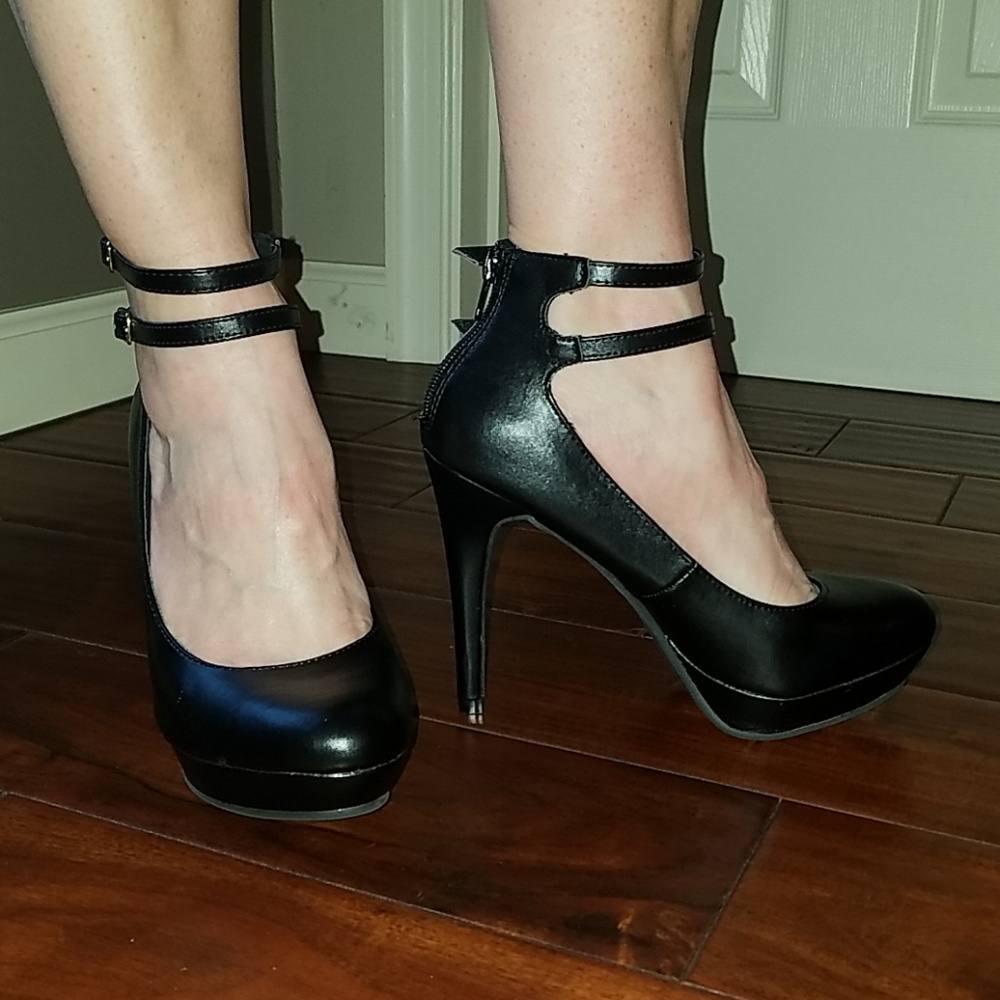 XOXO black heels